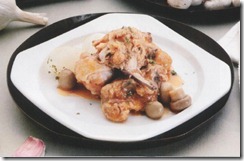 Pollo con champiñones y cebollitas. Receta | cocinamuyfacil.com