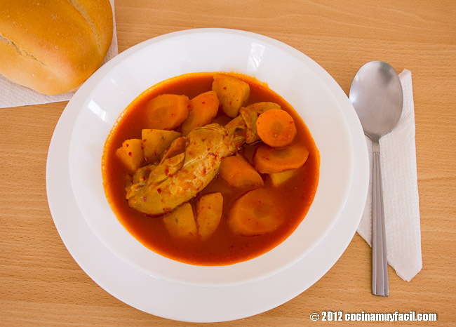 Caldo de pollo con chile Guajillo. Receta | cocinamuyfacil.com
