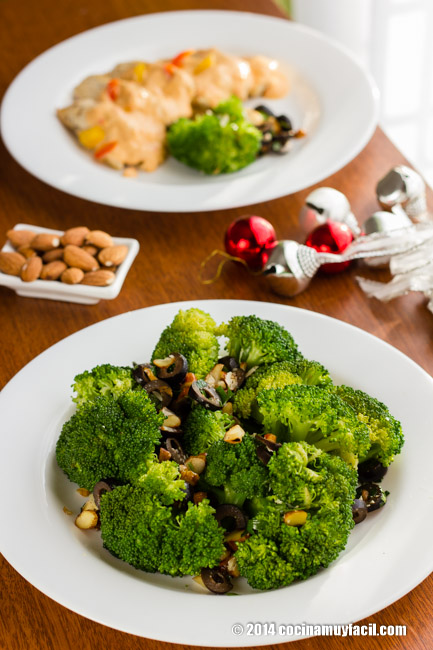 Brócoli con almendras y aceitunas. Receta para Navidad | cocinamuyfacil.com