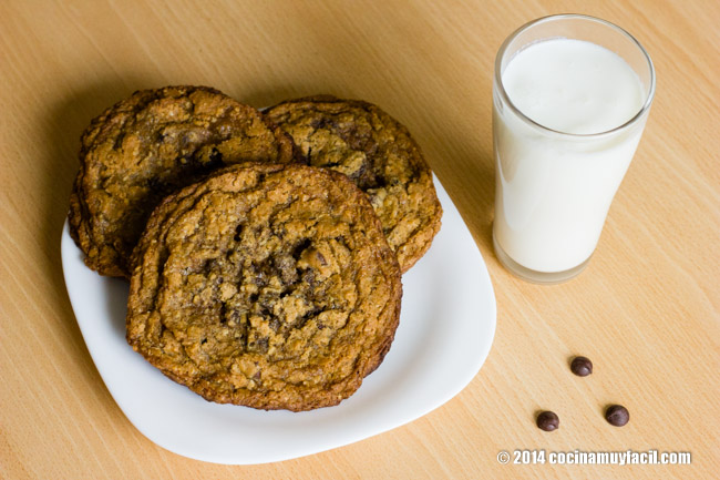 Chocolate chip cookies. Recipe  | cocinamuyfacil.com