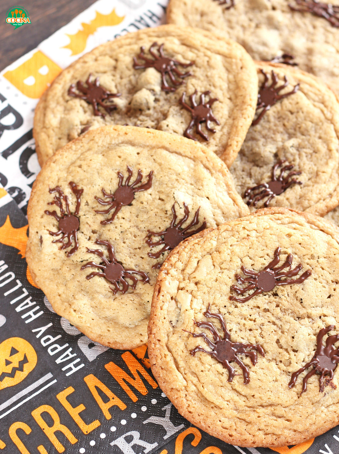 Galletas de araña con chispas de chocolate. Receta de Halloween | cocinamuyfacil.com