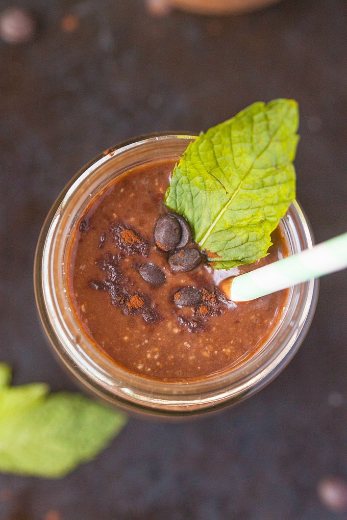 Healthy peppermint Patty smoothie from The Big Man's World