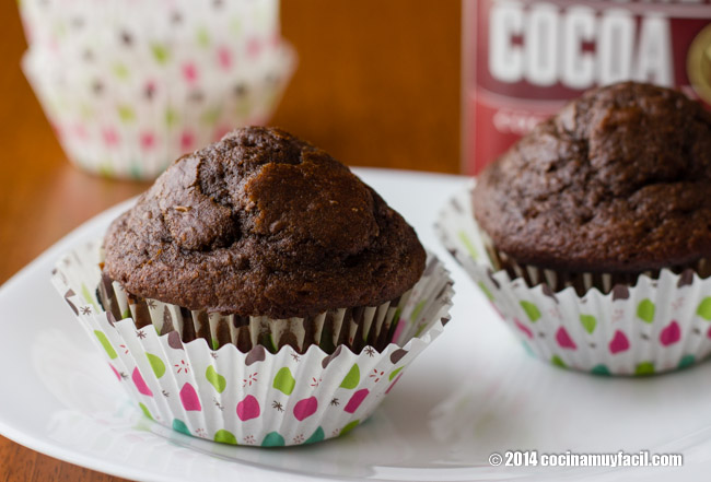 Muffins de chocolate. Receta | cocinamuyfacil.com