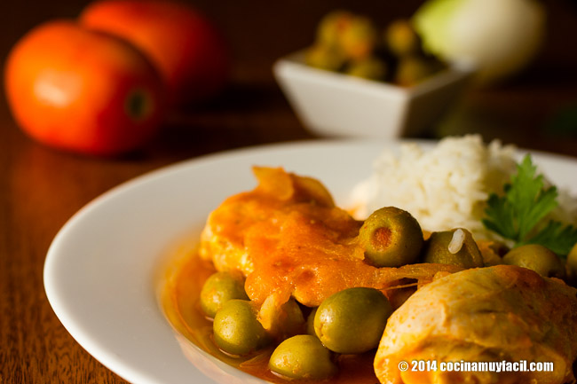chicken in olive sauce| cocinamuyfacil.com