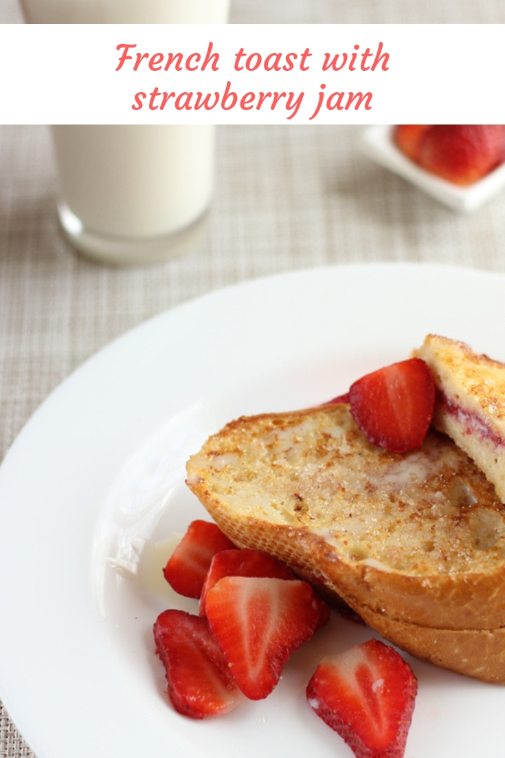French toast stuffed with strawberry jam | cocinamuyfacil.com