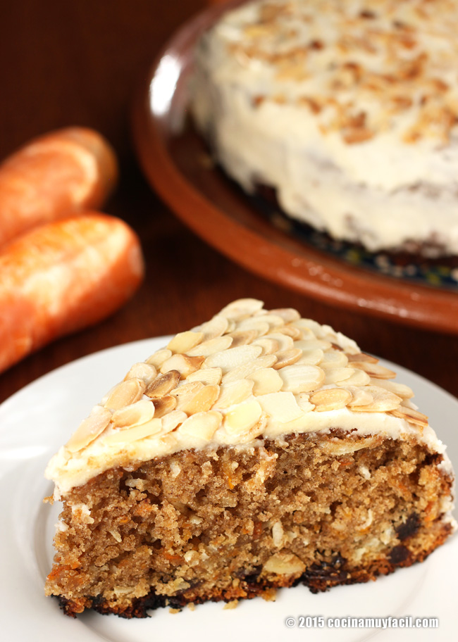 Carrot cake with cream cheese frosting. Recipe | Cocina Muy Facil