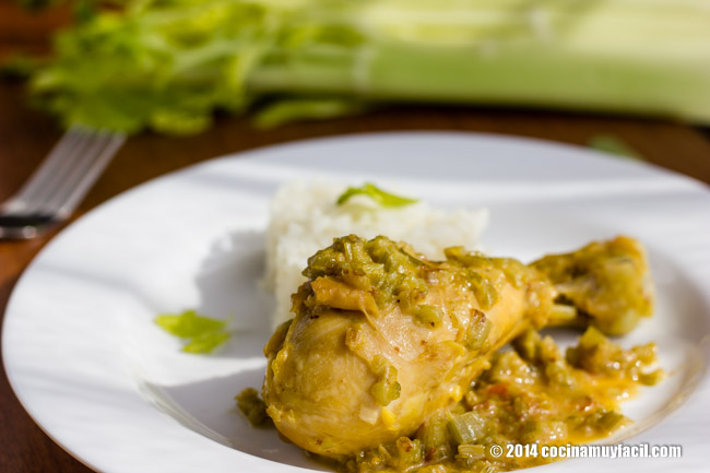 Chicken and celery. Recipe | cocinamuyfacil.com