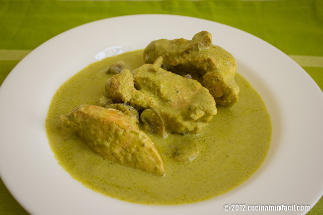 Pollo en Crema de Chile Poblano y Champiñones. Receta | Cocina Muy Facil