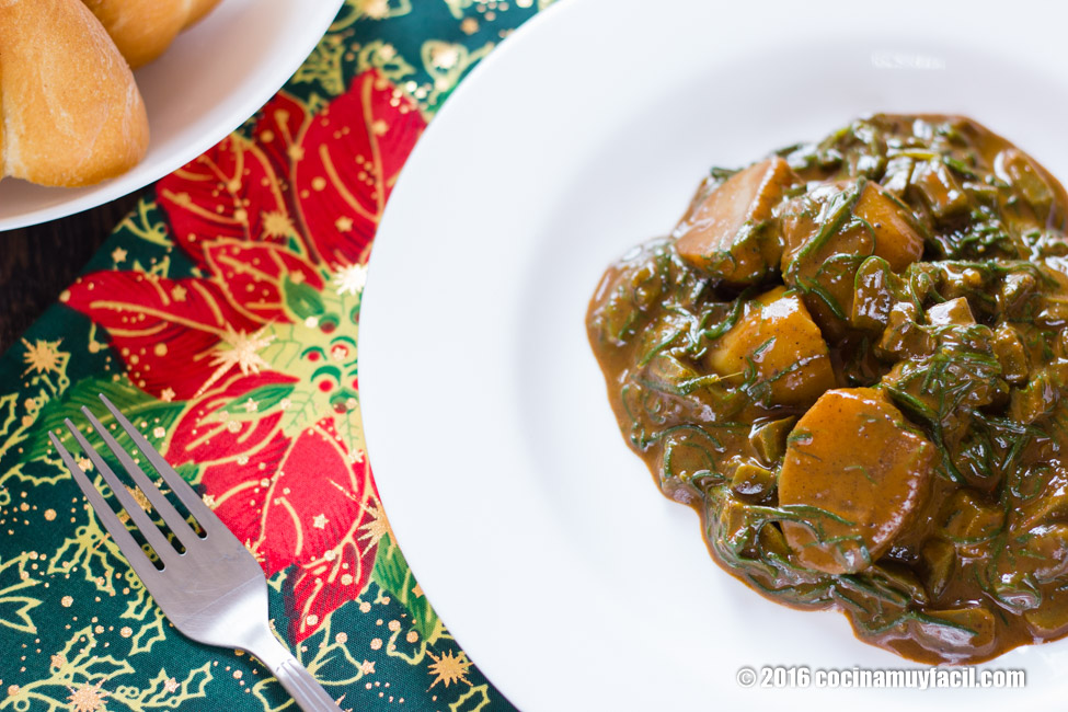 Romeritos en mole con nopales y papas. Receta | Cocina Muy Facil