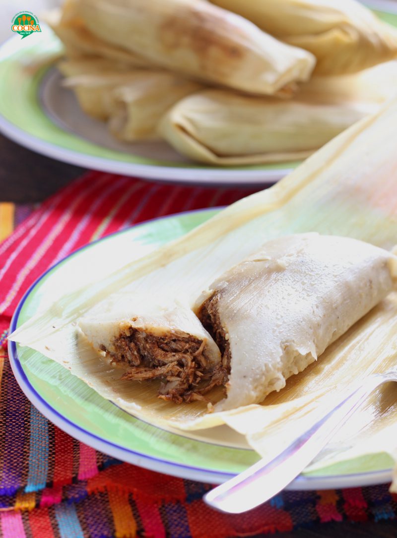 Tamales de mole con pollo. Receta Cocina Muy Facil