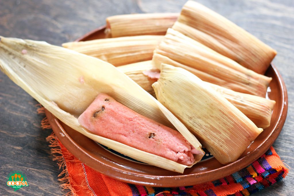 Tamales dulces de piñón y pasas. Receta Cocina Muy Facil